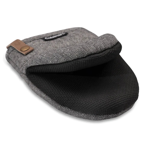 https://www.firstireland.com/cdn/shop/products/31829-Cuisinart-Neoprene-Pack-of-2-Mini-Oven-Mitts-Herringbone-Charcoal-Open-View_600x_68ed5520-6b75-4b68-bddf-6211046e943b_2000x.webp?v=1680860920